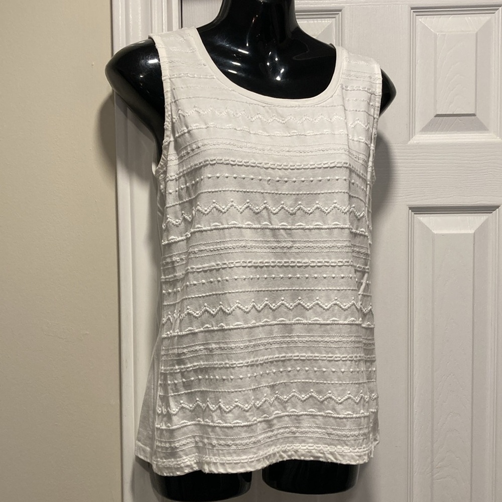 NWOT - Chico’s Sleeveless White Horizontal Designed Sequinned Top - Sz 0